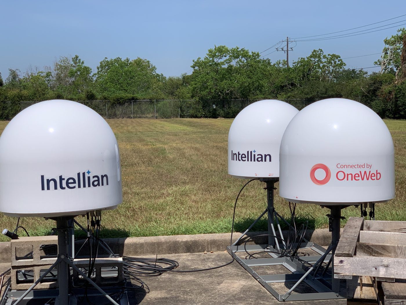 OneWeb-Tech.-Antenna-3-Houston-scaled